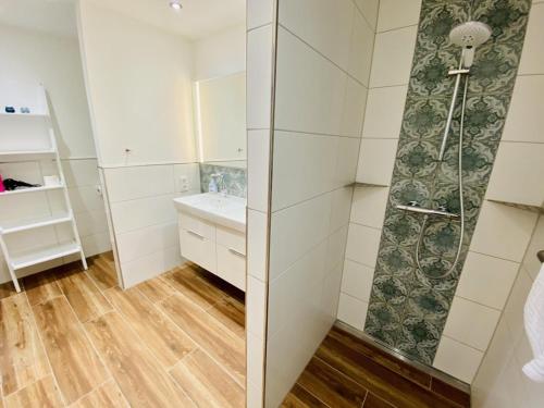 a bathroom with a shower and a sink at Residenz/Meeresrauschen in Warnemünde