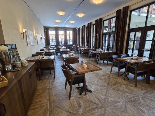 Restaurace v ubytování Hotel Zur Goldenen Sonne