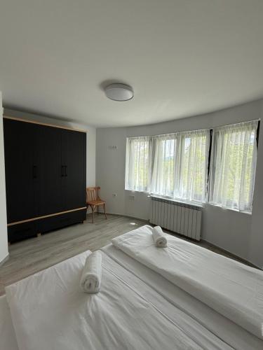 Letto o letti in una camera di Gorna Banya luxury apartments