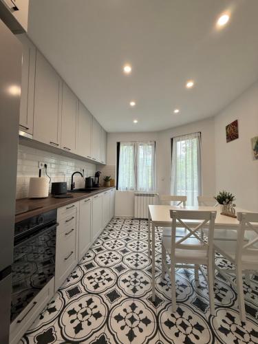 Cucina o angolo cottura di Gorna Banya luxury apartments