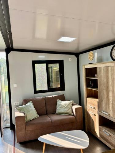 Χώρος καθιστικού στο Tiny House de Zeeuwsche Tuinkamer