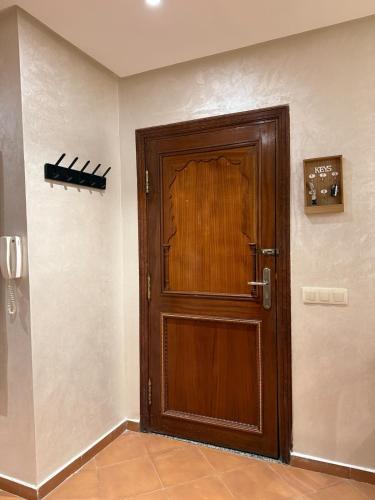 a wooden door in the corner of a room at Dar Dina Havre de paix sous les cèdres d'Ifrane in Ifrane