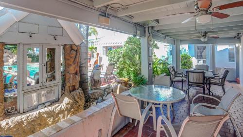 a patio with a table and chairs on a balcony at Richard's Motel in Hollywood