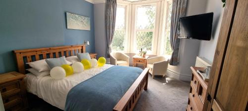 Ένα ή περισσότερα κρεβάτια σε δωμάτιο στο Rowcroft Lodge Guest House B&B