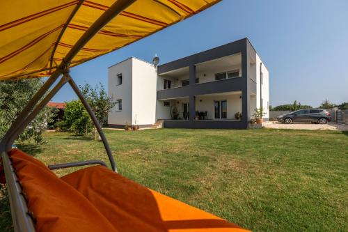 a view of a house from the back yard at Holiday home Galižana in Galižana
