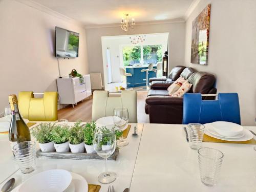 a living room with a table with wine glasses at 4Bedroom Modern Bicester Villa, WIFI, Parking, Garden, Minutes walk to Bicester Village in Bicester