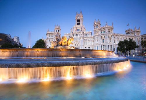 a fountain in front of a large building at NH Alcorcón in Alcorcón