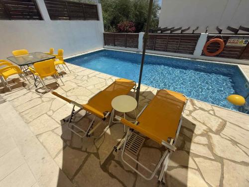 Bazén v ubytování Villa Mulberry Retreat 0,5Km From Everything nebo v jeho okolí