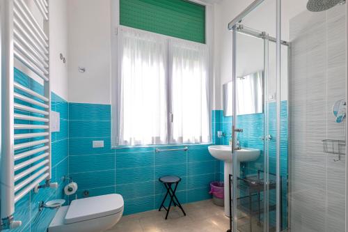 a bathroom with a toilet and a sink and a shower at Congregazione Suore Figlie di San Francesco di Sales in La Spezia
