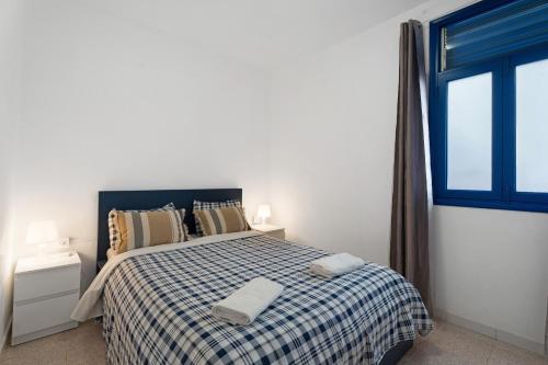Postel nebo postele na pokoji v ubytování Apartamentos Playa Azul - 6