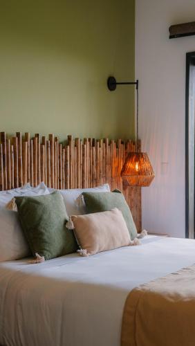 Tukki Ecolodge Hotelにあるベッド
