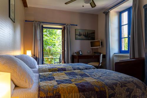 Postel nebo postele na pokoji v ubytování Auberge de Forgès