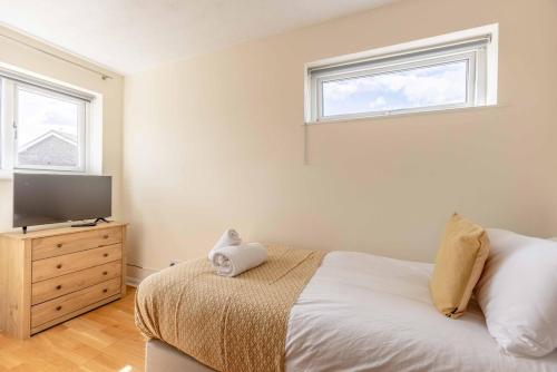 Gallery image of Spacious 4-Bedroom Home - Parking - Garden in White Waltham