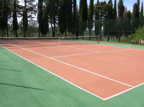 a tennis court with a net on top of it at Hotel Villa San Donino in Città di Castello