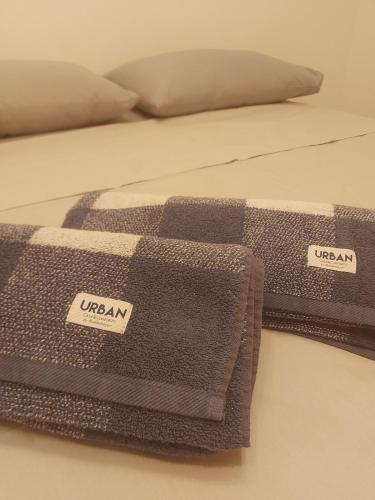 a bed with two towels on top of it at Studio com Piscina no Rooftop in Rio de Janeiro