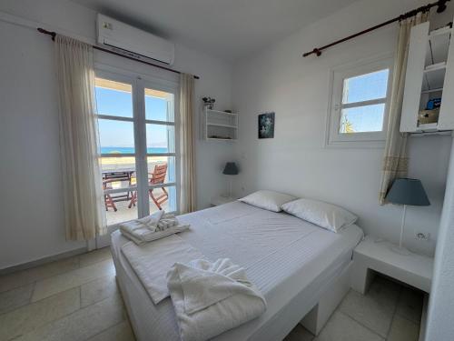 Posteľ alebo postele v izbe v ubytovaní Ammos - Glyfada Sunset