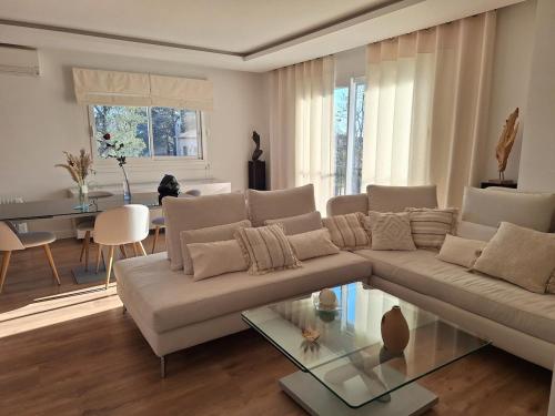 VILLA ETAGE PROCHE BORD DE MER QUARTIER Boulouris