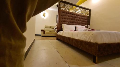 a bedroom with a bed and a couch at MMD Grande A Boutique Hotel in Thanjāvūr