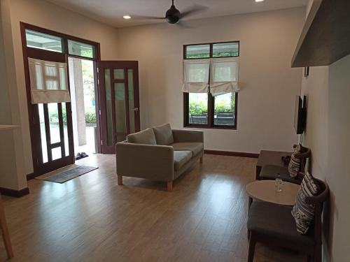 Ruang duduk di Tasik Kebun Serendah