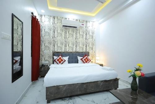 a bedroom with a king sized bed in a room at Hotel Rajani Best Hotel In Bareilly AC OR NON AC Room in Bareilly