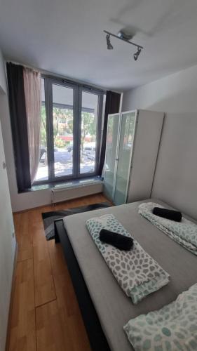 A bed or beds in a room at Darling Apartman