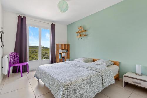 Ένα ή περισσότερα κρεβάτια σε δωμάτιο στο Villa Les Brés