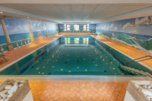 Der Swimmingpool an oder in der Nähe von Sporthotel Göbel Garni