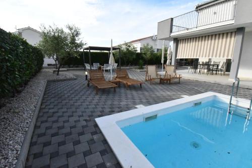 Kolam renang di atau dekat dengan Luxury Escape with Swimming Pool & Modern Design