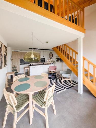 Kuchyň nebo kuchyňský kout v ubytování Spacieux duplex avec accès direct au bains