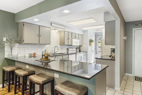 Dapur atau dapur kecil di Antler Ridge Retreat - 2 BDR