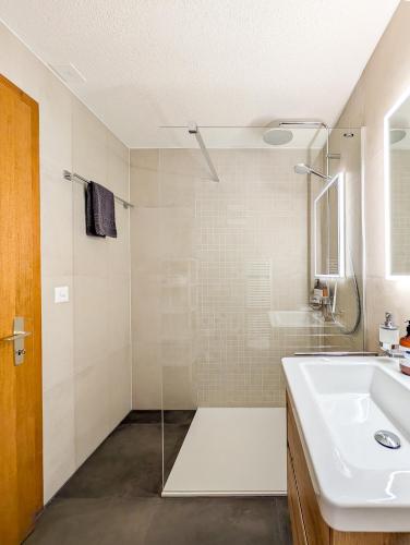 Koupelna v ubytování Spacieux duplex avec accès direct au bains