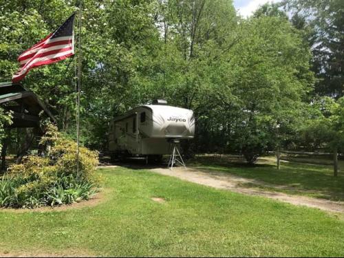 Taman di luar Rv Site 50amp Back-in up to 34Ft