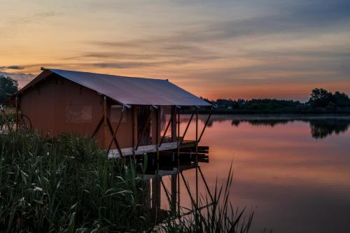 Výhled na řeku, která protéká v blízkosti apartmánu