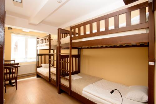 Postel nebo postele na pokoji v ubytování Gar'is Hostel Lviv