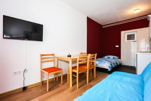 Μια τηλεόραση ή/και κέντρο ψυχαγωγίας στο Apartmani Sabira