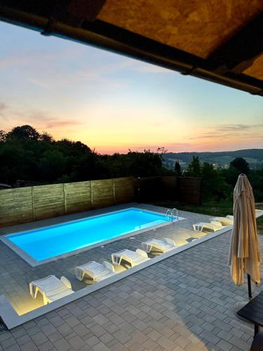 Kolam renang di atau dekat dengan Natura Lux Holiday House with Pool and Jacuzzi