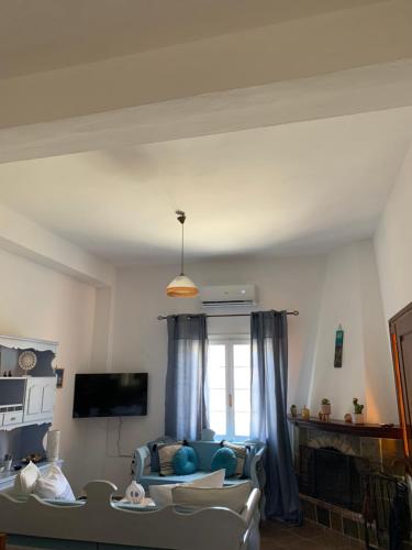 TV a/nebo společenská místnost v ubytování Mamas House Spetses