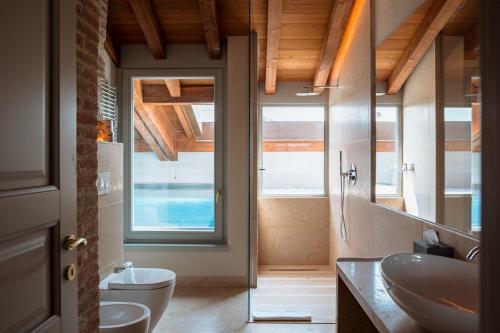 Koupelna v ubytování Pavillon Apartments