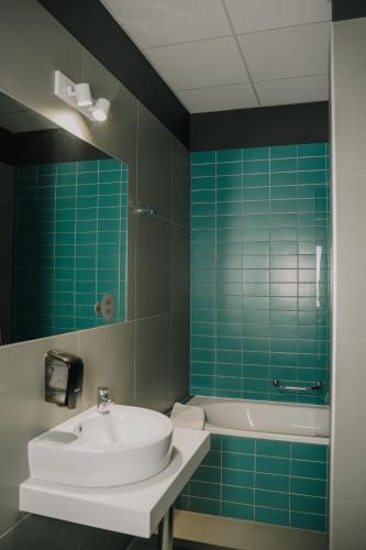Ein Badezimmer in der Unterkunft Arche Hotel Tobaco Łódź
