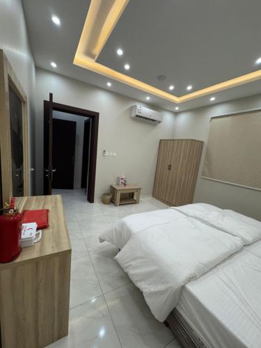 En eller flere senge i et værelse på الملز غرف وحمام مفروشة