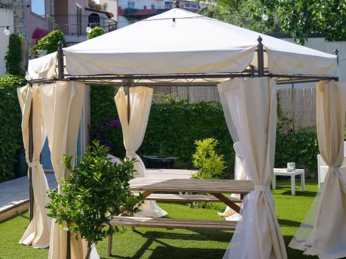 Κήπος έξω από το Yurta Glamping San Leone & Casa Vacanza Baia Blu