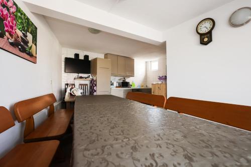 Η κουζίνα ή μικρή κουζίνα στο Apartmani Sabira