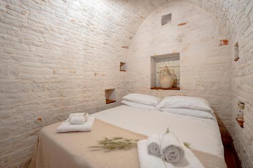 Ein Bett oder Betten in einem Zimmer der Unterkunft Trulli Lithos Suite