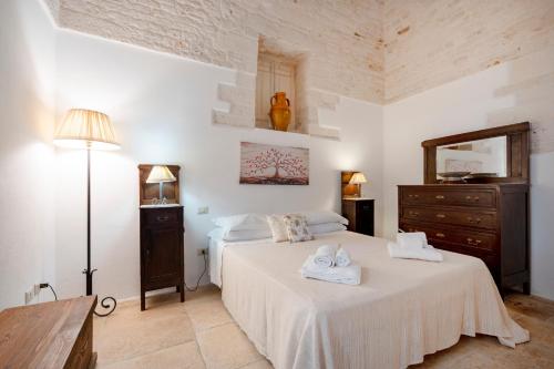 Postel nebo postele na pokoji v ubytování Trulli Lithos Suite