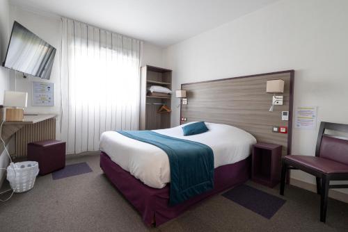 Ένα ή περισσότερα κρεβάτια σε δωμάτιο στο Contact Hôtel O'Nice Saintes