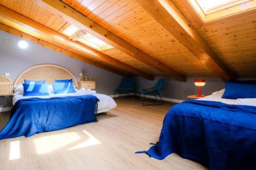 a bedroom with two beds in a attic at Ático Alfonso Amplio Céntrico Renovado 10 Pax in Zaragoza