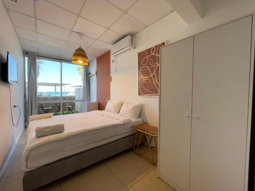 Postel nebo postele na pokoji v ubytování Central Beach Hotel