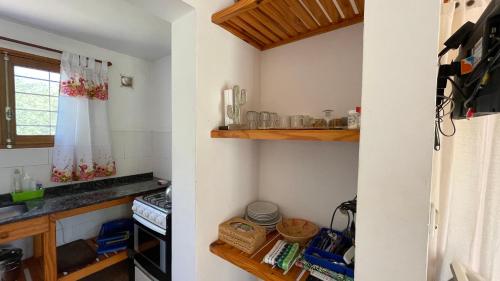 Η κουζίνα ή μικρή κουζίνα στο Cabañas Tierrabuena La Emilia