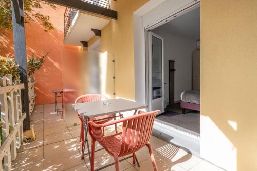 Χώρος καθιστικού στο Contact Hôtel O'Nice Saintes
