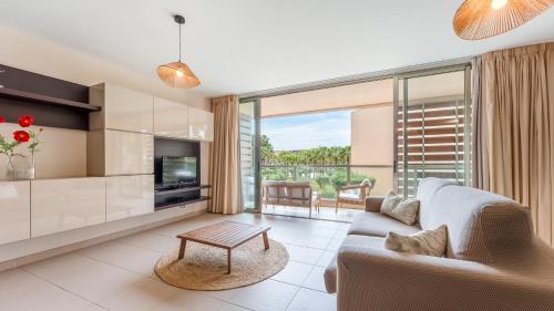 Seaside 3BDR Flat in Salgados with Pool by LovelyStay